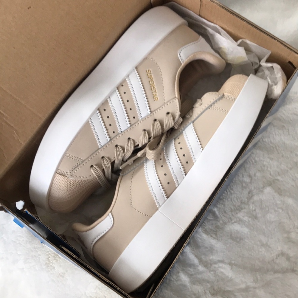 Adidas Super Star size 5